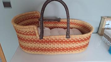 Moses Basket + Matras + hoeslaken beschikbaar voor biedingen