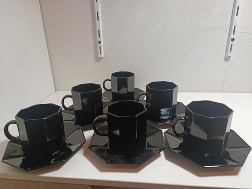 Set van 6 zwarte kop en schoteltjes Arcopal (Arcoroc), Antiek en Kunst, Antiek | Servies los, Ophalen
