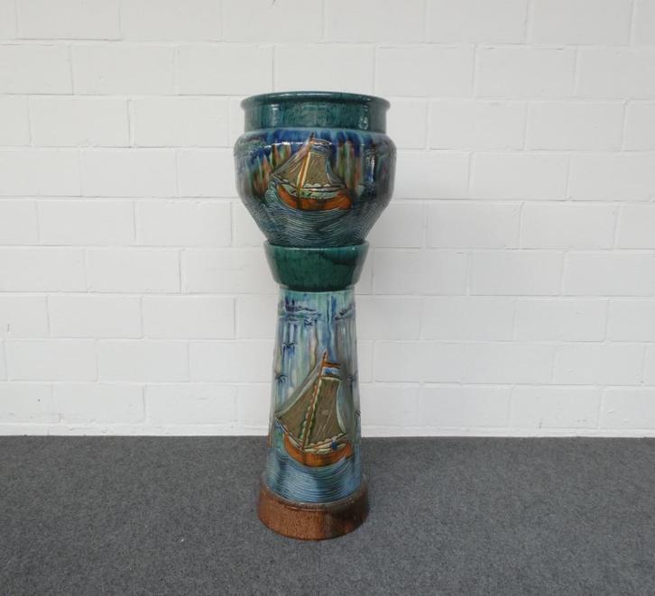 Grote cache-pot op voet in Vlaams aardewerk., Antiek en Kunst, Antiek | Keramiek en Aardewerk, Ophalen