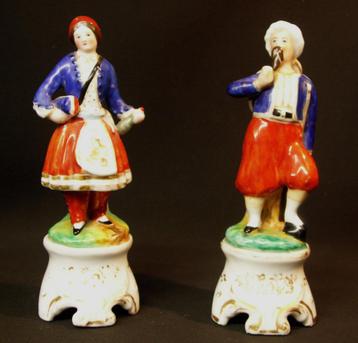 1840 porcelaine Paris paire statuettes Jacob Petit 22cm850g disponible aux enchères