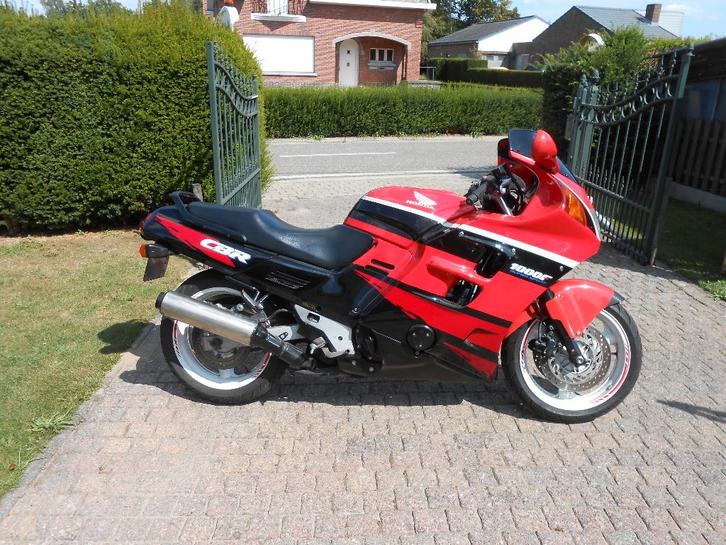 honda cbr 1000f, Motos, Motos | Honda, Particulier, Super Sport, plus de 35 kW, 4 cylindres, Échappement sport, Enlèvement
