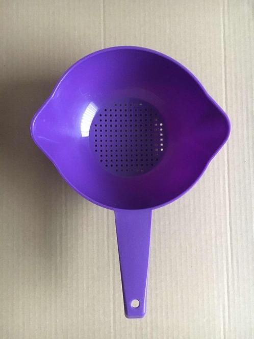 Tupperware  -  Klein vergiet met handvat  -  NIEUW., Huis en Inrichting, Keuken | Tupperware, Nieuw, Overige typen, Paars, Ophalen of Verzenden