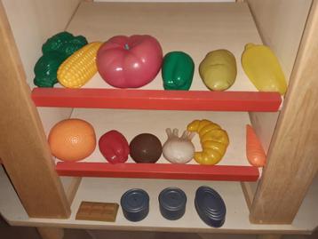 Winkelkraampje met wat winkelwaar beschikbaar voor biedingen