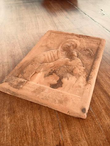 Héél oude terracotta gevelplaat OLV… beschikbaar voor biedingen