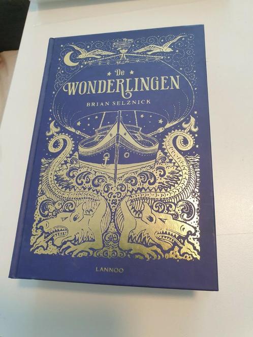 Brian Selznick - De wonderlingen Hardcover Lannoo 2016, Boeken, Kinderboeken | Jeugd | 10 tot 12 jaar, Zo goed als nieuw, Ophalen of Verzenden