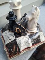 Belle, porcelaine, pièce d'échecs, design Angleterre, collec, Antiquités & Art, Enlèvement ou Envoi