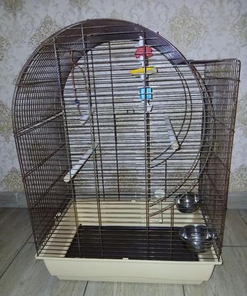 Vogelkooi met complete accessoires  beschikbaar voor biedingen