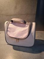 Toilettasje, Enlèvement