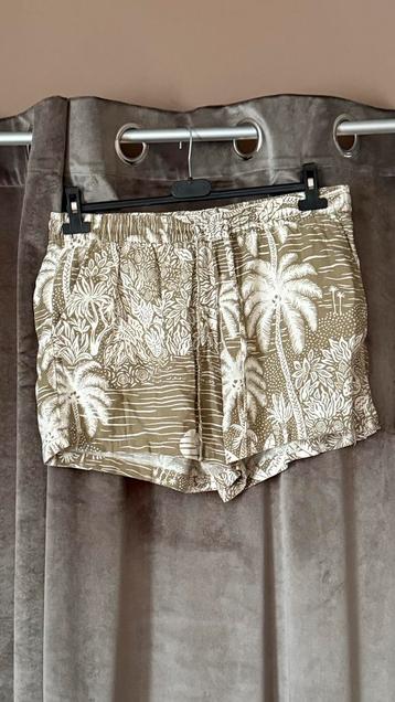 Short van H&M maat 42 beschikbaar voor biedingen