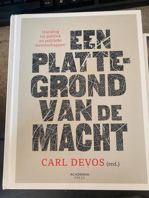 Carl Devos - Een plattegrond van de macht 2023, Boeken, Politiek en Maatschappij, Zo goed als nieuw, Ophalen