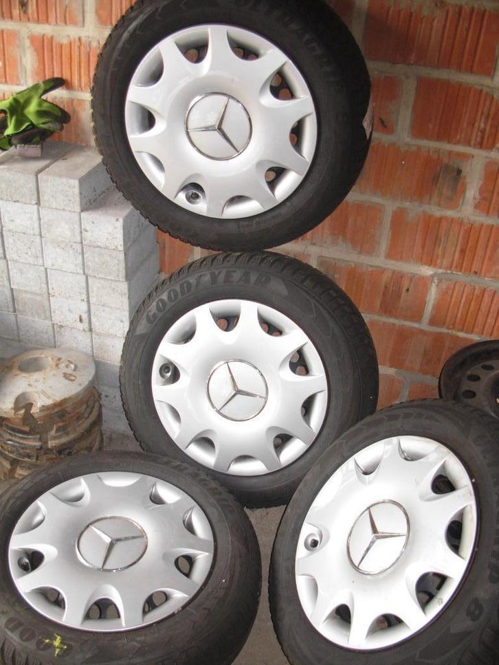 Mercedes A-Klasse winterset (A169) - 185/65 R15 88T, Auto-onderdelen, Banden en Velgen, Banden en Velgen, Winterbanden, 15 inch