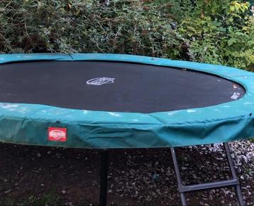 Berg trampoline 330 cm + beschermhoes (nieuw) beschikbaar voor biedingen