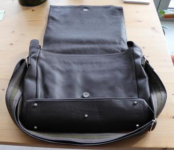 schoudertas Klein Basel beschikbaar voor biedingen