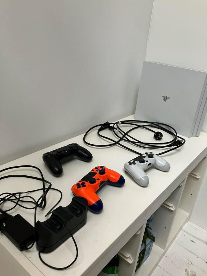 Playstation 4 pro 1TB, Games en Spelcomputers, Spelcomputers | Sony PlayStation 4, Zo goed als nieuw, Ophalen of Verzenden