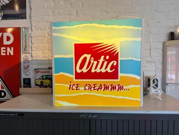 Artic ijs oude reclame lichtbak beschikbaar voor biedingen