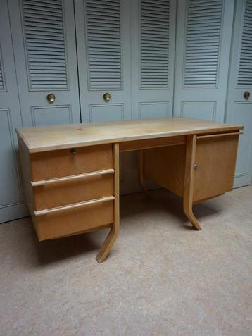 Vintage bureau Pastoe beschikbaar voor biedingen