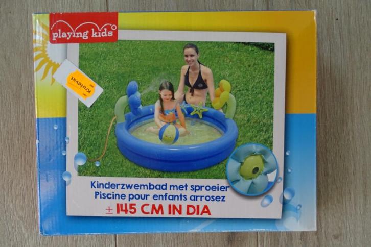 NIEUW kinderzwembad met sproeier +/- 145 cm diameter, Tuin en Terras, Zwembaden, Nieuw, Opblaaszwembad, Minder dan 80 cm, Rond