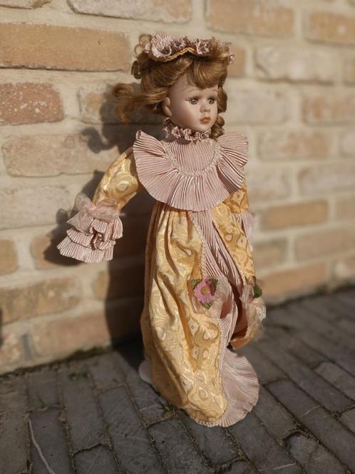 22 porselein poppen, Verzamelen, Poppen, Zo goed als nieuw, Fashion Doll, Ophalen