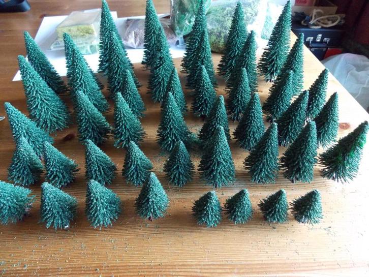 Modelbouw/Scenery/Kerstdorp Bomen (100 stuks), Hobby en Vrije tijd, Modelbouw | Figuren en Diorama's, Nieuw, Diorama, Ophalen of Verzenden