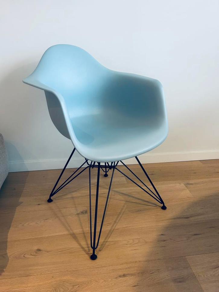 Vitra Eames Plastic Chair RE - eetkamerstoel, Huis en Inrichting, Stoelen, Zo goed als nieuw, Eén, Overige materialen, Blauw, Ophalen