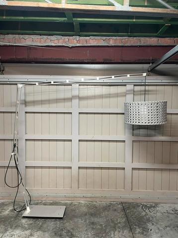 Modern design lamp beschikbaar voor biedingen
