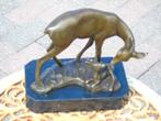 Gesigneerd bronzen hert en reekalf, Antiek en Kunst, Ophalen, Brons