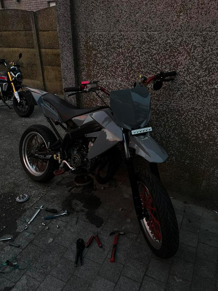 Derbi senda, Fietsen en Brommers, Brommers | Derbi, Zo goed als nieuw, Klasse B (45 km/u), Ophalen