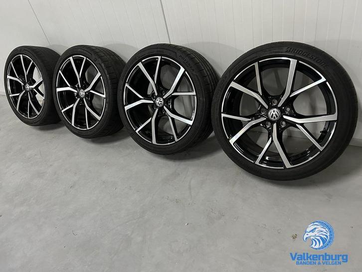 VW Golf 8 GTI GTD R 5H Estoril look 18 inch zwarte velgen 5x, Auto-onderdelen, Banden en Velgen, Banden en Velgen, Zomerbanden