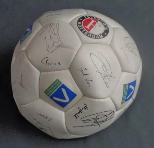 FEYENOORD gesigneerde bal met handtekeningen selectie 1997 s, Verzamelen, Sportartikelen en Voetbal, Zo goed als nieuw, Verzenden