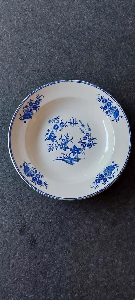 Diep bord Boch Frères La Mouche, Antiek en Kunst, Antiek | Servies los, Ophalen of Verzenden