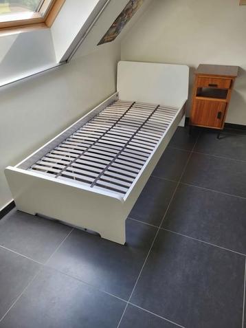 Eenpersoonsbed met lattenbodem  beschikbaar voor biedingen