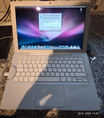 MacBook wit  mac os x beschikbaar voor biedingen