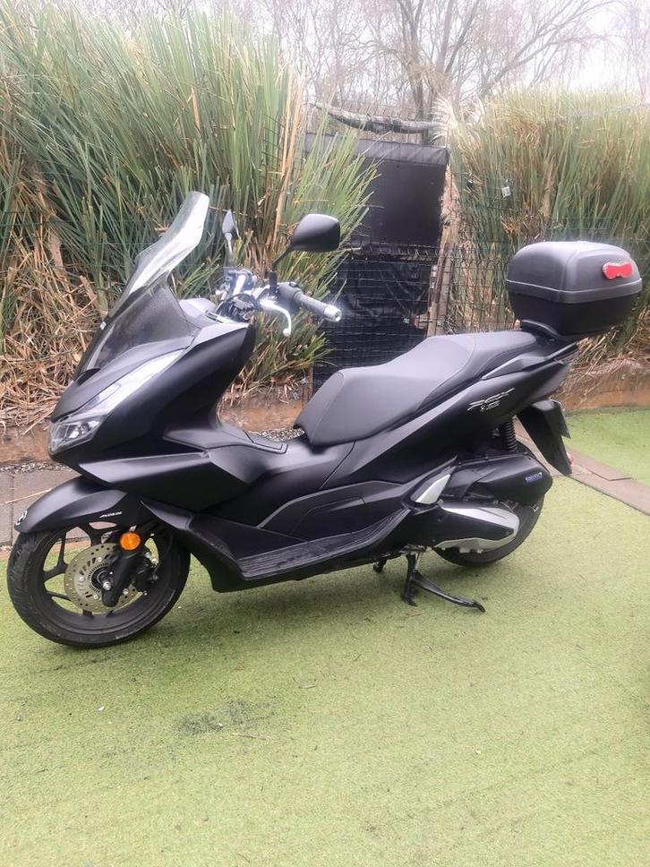 SCOOTER  HONDA 125 PCX, Fietsen en Brommers, Scooters | Yamaha, Zo goed als nieuw, Overige modellen, Benzine, Ophalen