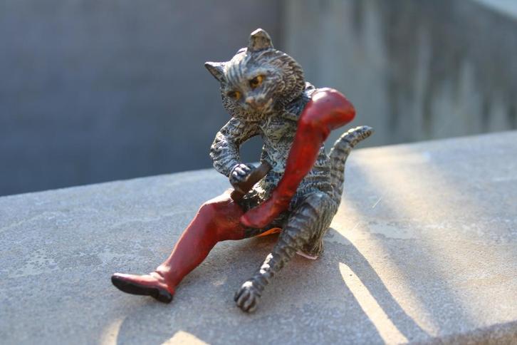 bronzen beeld van de kat in laarzen. BERGMANN, Antiek en Kunst, Antiek | Brons en Koper, Brons, Ophalen
