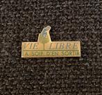 PIN - VIE LIBRE - LA SOIF D'EN SORTIR - ALCOHOL - ALCOOL, Verzenden, Gebruikt, Overige onderwerpen, Speldje of Pin