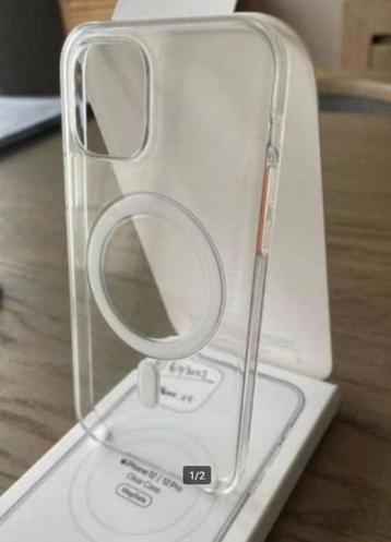 iPhone 12 (XII) Doorschijnende Cover/Hoes met MagSafe beschikbaar voor biedingen