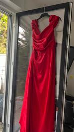 Vêtements de soirée en satin rouge, Vêtements | Femmes, Enlèvement, Rouge