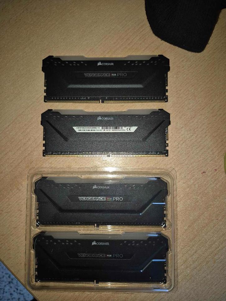 Corsair DDR4 Vengeance rgb pro 4x8gb ddr4 32gb, Informatique & Logiciels, Mémoire RAM, Comme neuf, Desktop, 32 GB, DDR4, Enlèvement