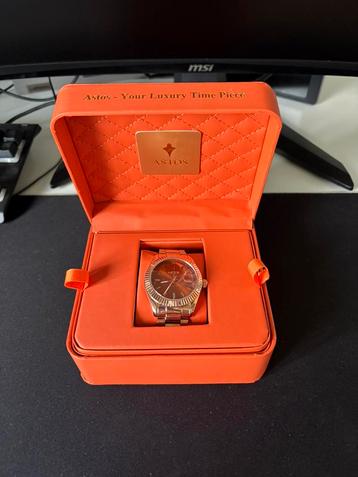 Astos horloge beschikbaar voor biedingen