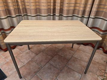 Tafel beschikbaar voor biedingen