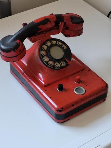 Vintage telefoon beschikbaar voor biedingen