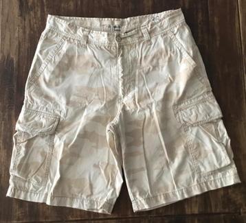 Bermuda cargo short beschikbaar voor biedingen