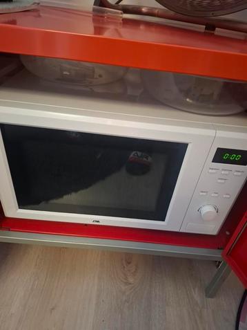 Combi mirco/oven van merk etna gaan grote borden in beschikbaar voor biedingen