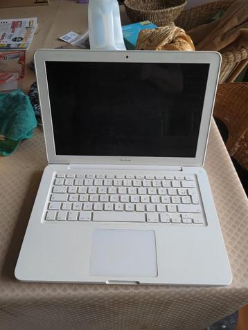 MacBook 2010 White unibody gebruikt  beschikbaar voor biedingen