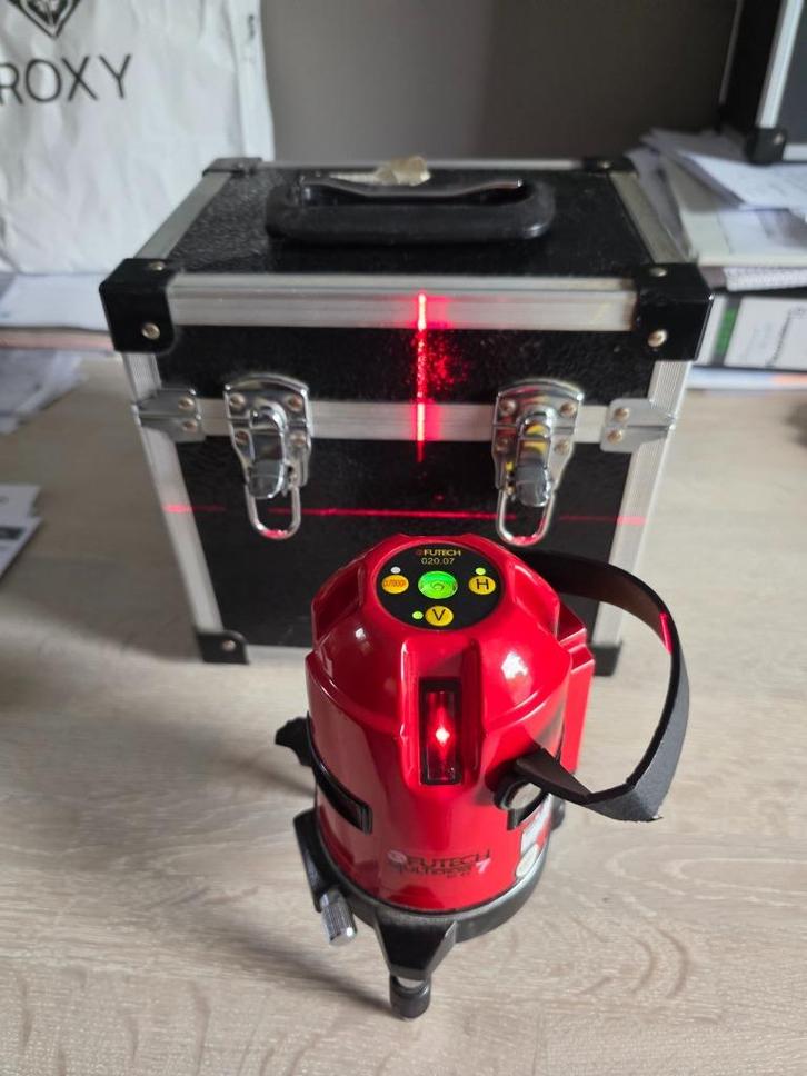 Futech Multicross 7 kruislijnlaser, Doe-het-zelf en Bouw, Meetapparatuur, Zo goed als nieuw, Ophalen of Verzenden
