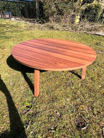 IKEA STOCKHOLM salontafel – 93 cm diameter (walnootfineer), Huis en Inrichting, Tafels | Salontafels, Ophalen, Gebruikt, Rond