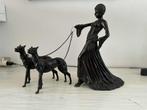 Prachtig metaal beeld vrouw met honden, Antiek en Kunst, Kunst | Beelden en Houtsnijwerken, Ophalen