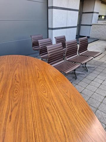 Herman Miller Eames Set – 6 Chairs + Large Oval Table (244x1, Enlèvement
