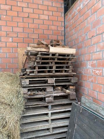 Gratis palettenhout moet vandaag weg beschikbaar voor biedingen