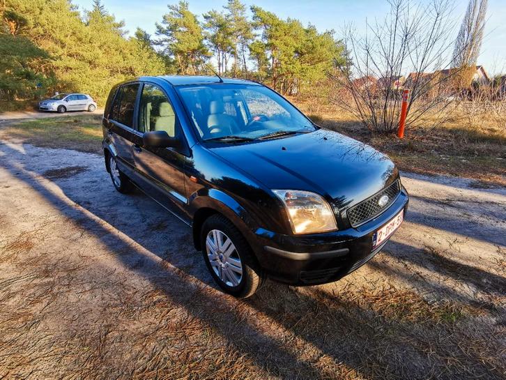 Ford Fusion 1.4i, Autos, Ford, Particulier, Fusion, ABS, Airbags, Jantes en alliage léger, Peinture métallisée, Phares antibrouillard